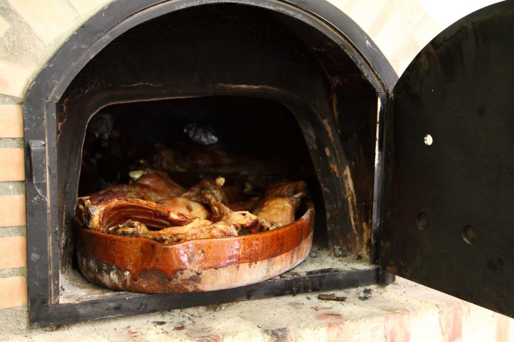 Comida casera y lechazo en la Ruta del Vino Cigales